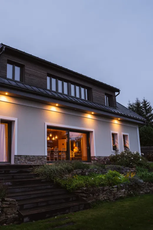 Venkovní prostory s osvětlením