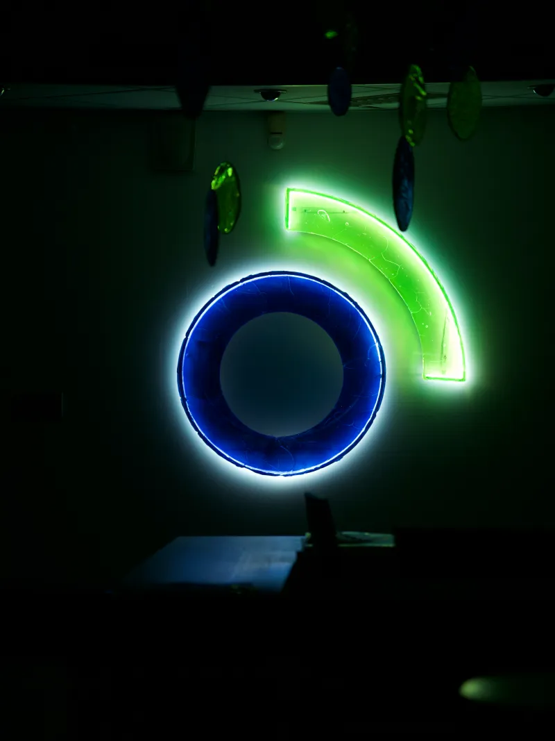 Hotové skleněné logo