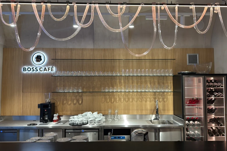 Křišťálová švihadla v BOSS CAFE