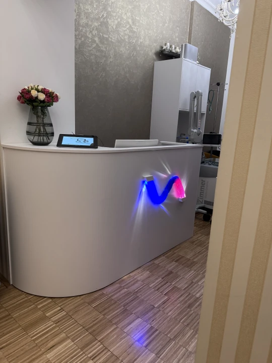 VenArt — logo v recepci kliniky